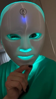 8318720-large-review-svitlodiodna-led-maska.webp